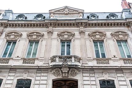 Besançon, La façade de l'ancienne Caisse d'Epargne