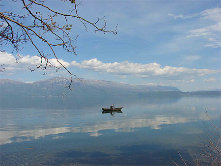 Pêcheur sur le lac d'Ohrid Pêcheur sur le lac d'Ohrid