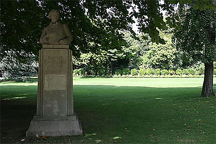 Statue de Charles Baudelaire