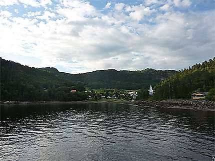 Village en bord de fjord