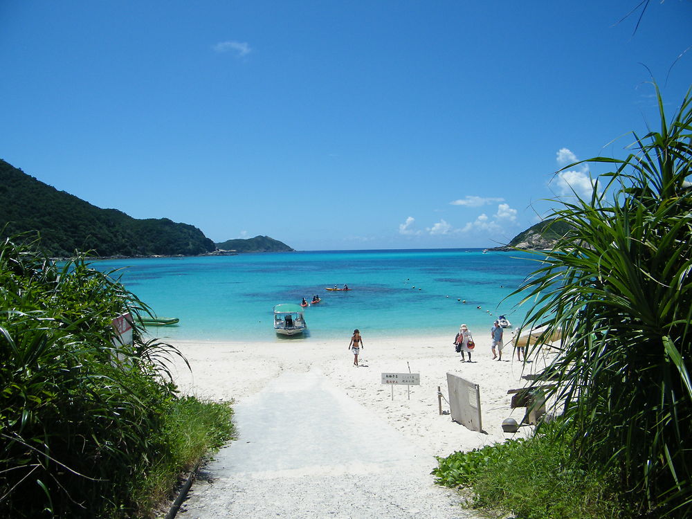 Plage de Aharen, à Tokashiki, Japon