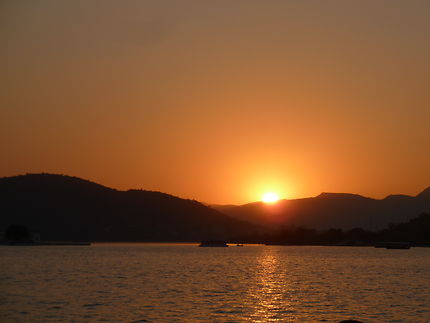 Coucher de soleil sur la lac Pichola