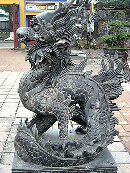 Cité impériale de Hue, statue de dragon