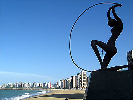 Monument sur la plage de Fortaleza