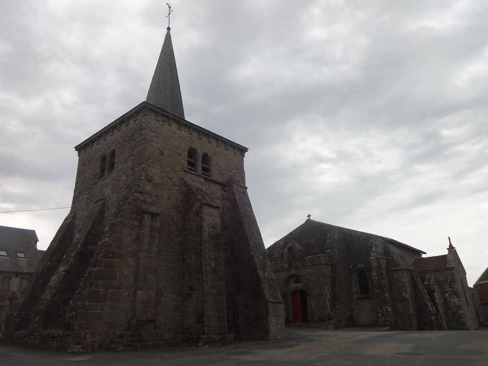 Clocher et église séparés