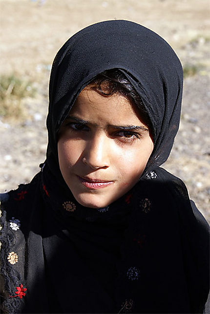 Une jeune yéménite vers Manakha