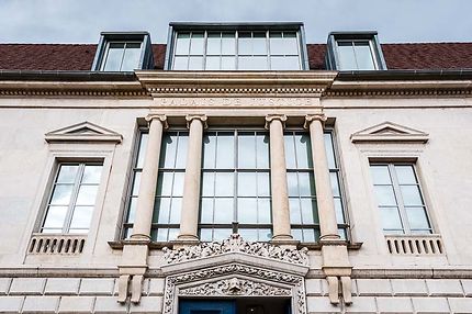 Besançon, Palais de Justice, La façade de l'entrée