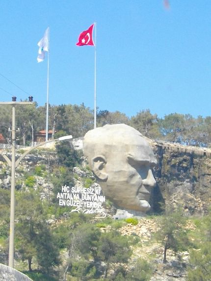 Ataturk en pierre