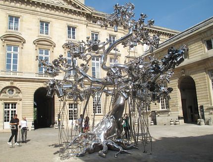 L'arbre des Gens (Subodh Gupta)