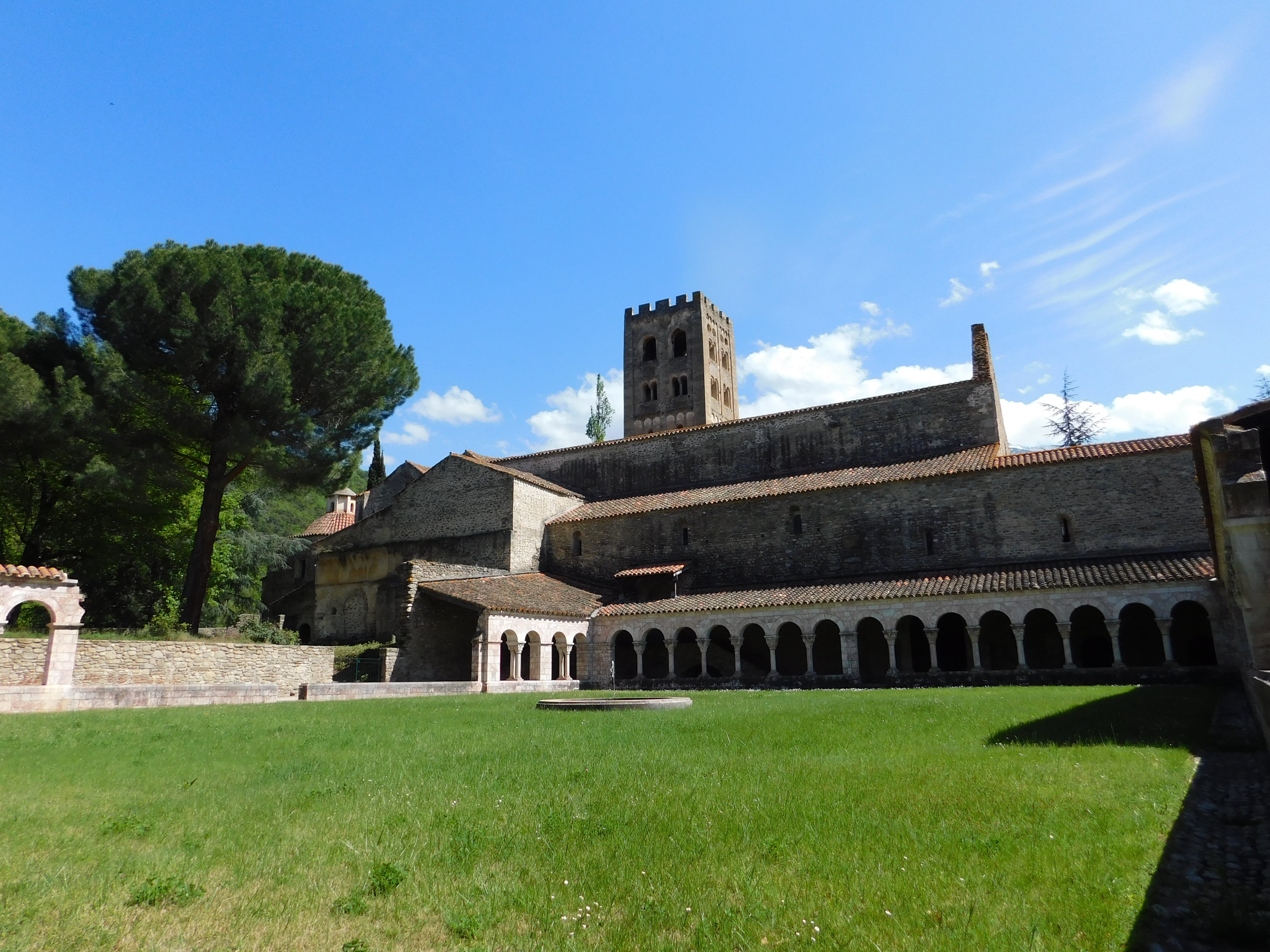 Monastère de Saint-Michel-de-Cuxa Monastère de Saint-Michel-de-Cuxa