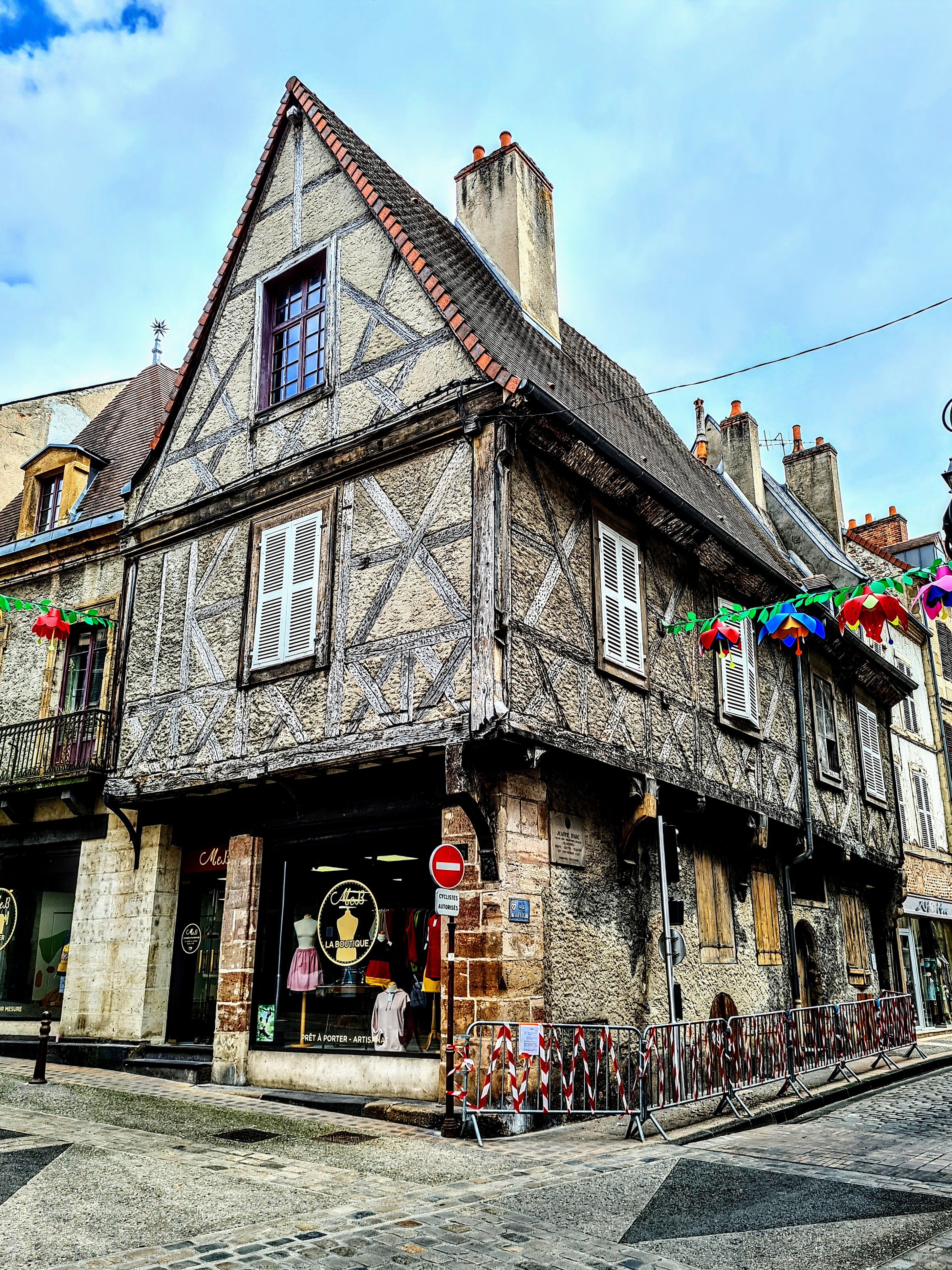 Cette maison a vu Jeanne Darc Cette maison a vu Jeanne Darc