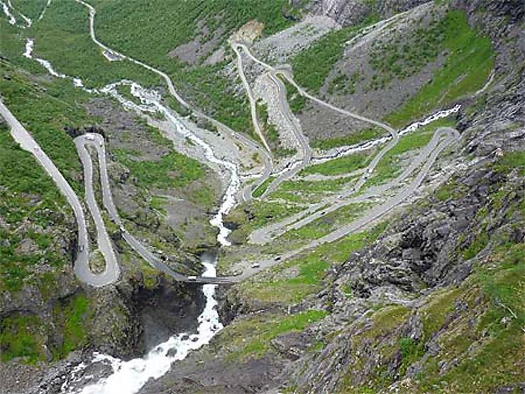 TrollstigenLa route des trolls Routes Transport Route des Trolls — free download