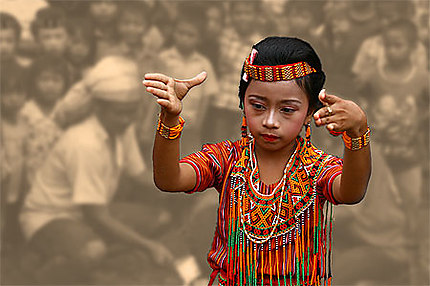 Jeune danseuse Toraja