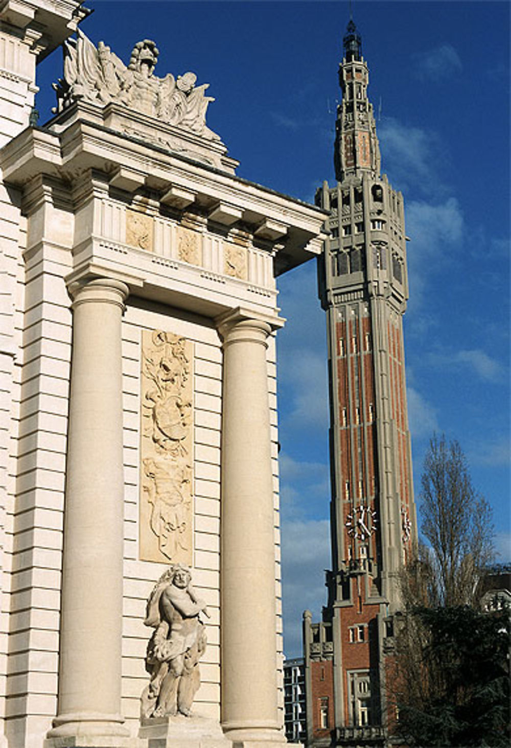 Beffroi et porte de Paris, place Simon Vollant, Lille