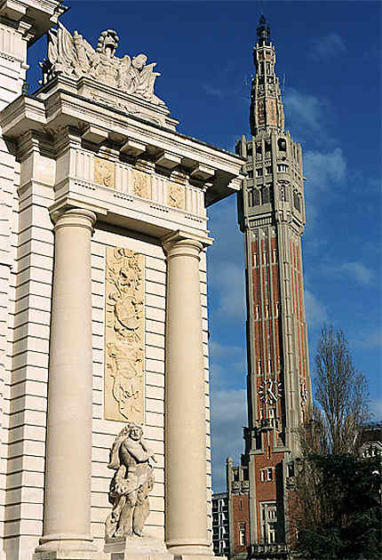 Beffroi et porte de Paris, place Simon Vollant, Lille