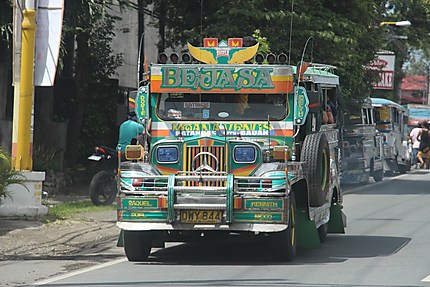 Jeepney aux Philippines