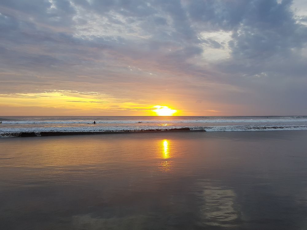 Plage au coucher de soleil