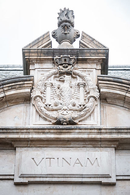 Besançon, Palais de Justice, Blason et Utinam