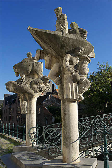 Statues, quai St-Antoine, Gand, Belgique
