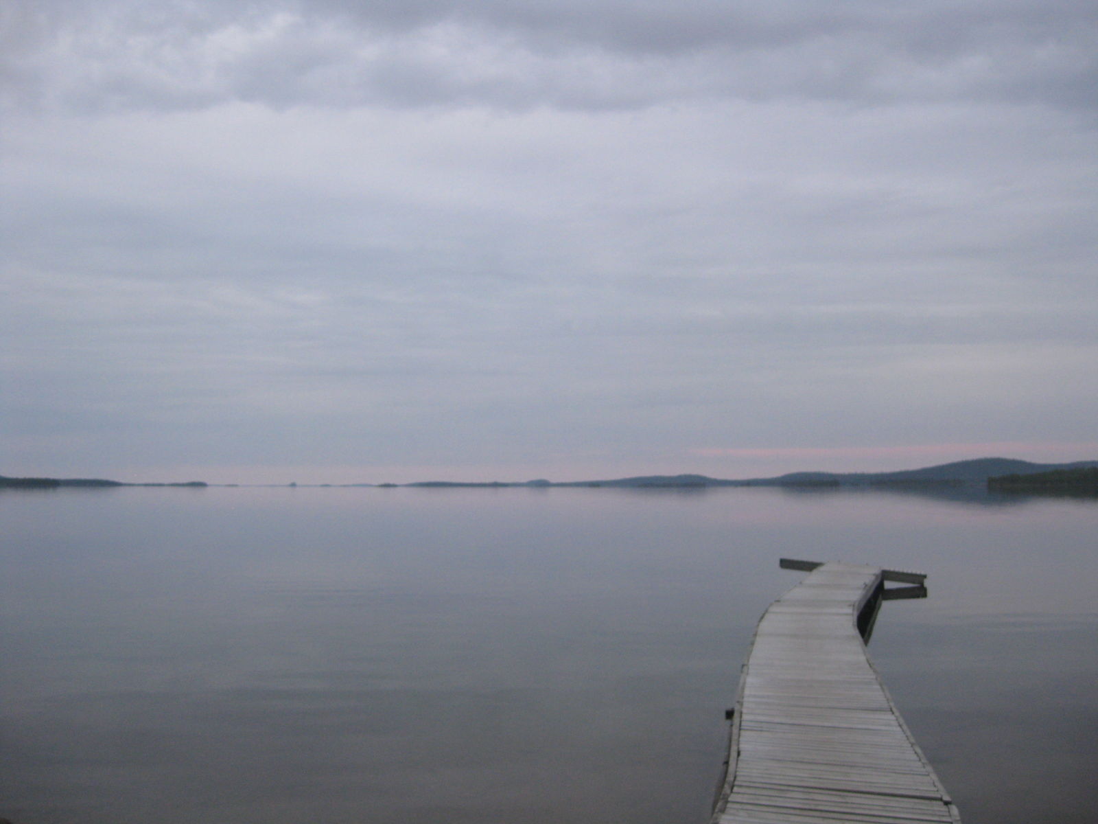 Lac Inari à minuit