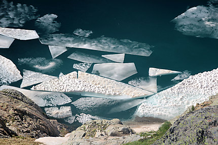 Lac gelé dans le Mercantour