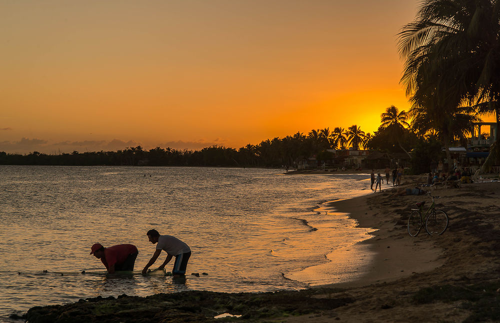 Pêcheurs à Playa Larga