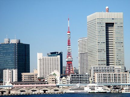La tour de Tokyo, vue du bateau Hotalama