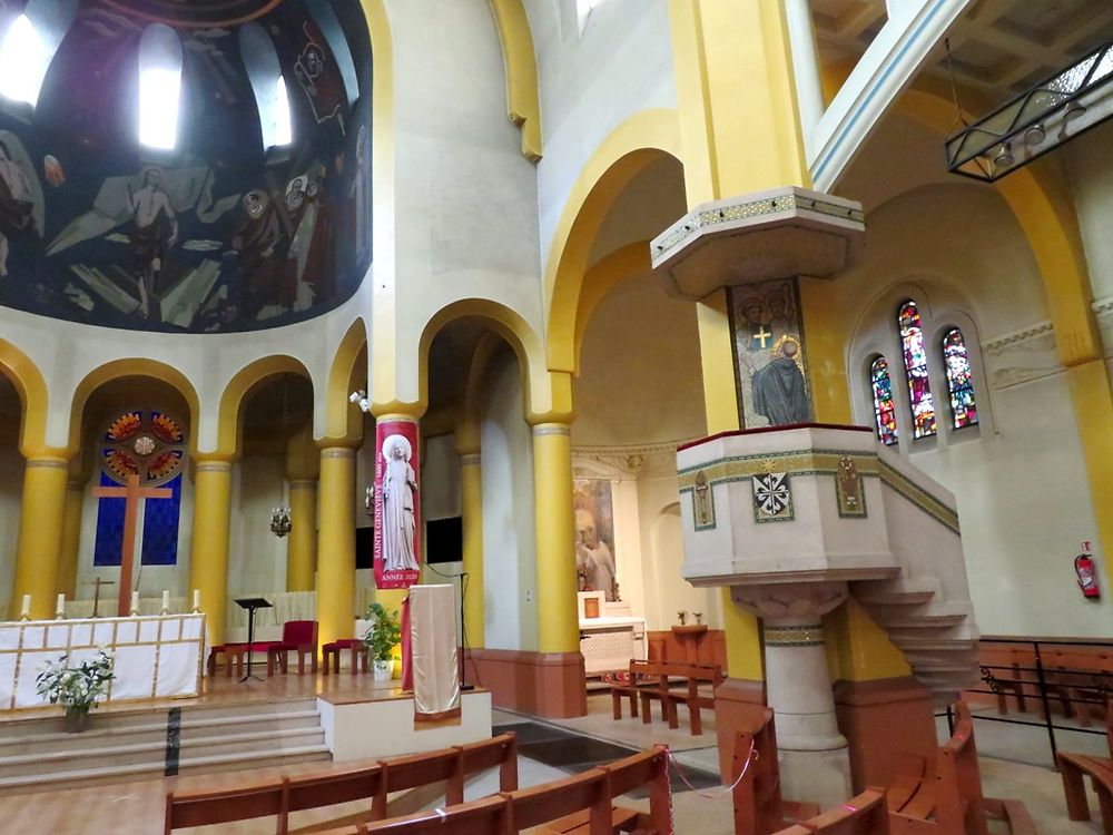 Interieur de l'église Saint-Dominique à Paris