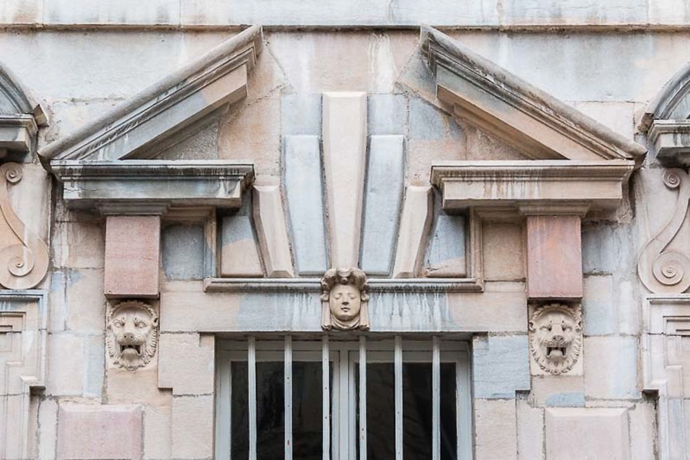 Besançon, Palais de Justice, Trois mascarons