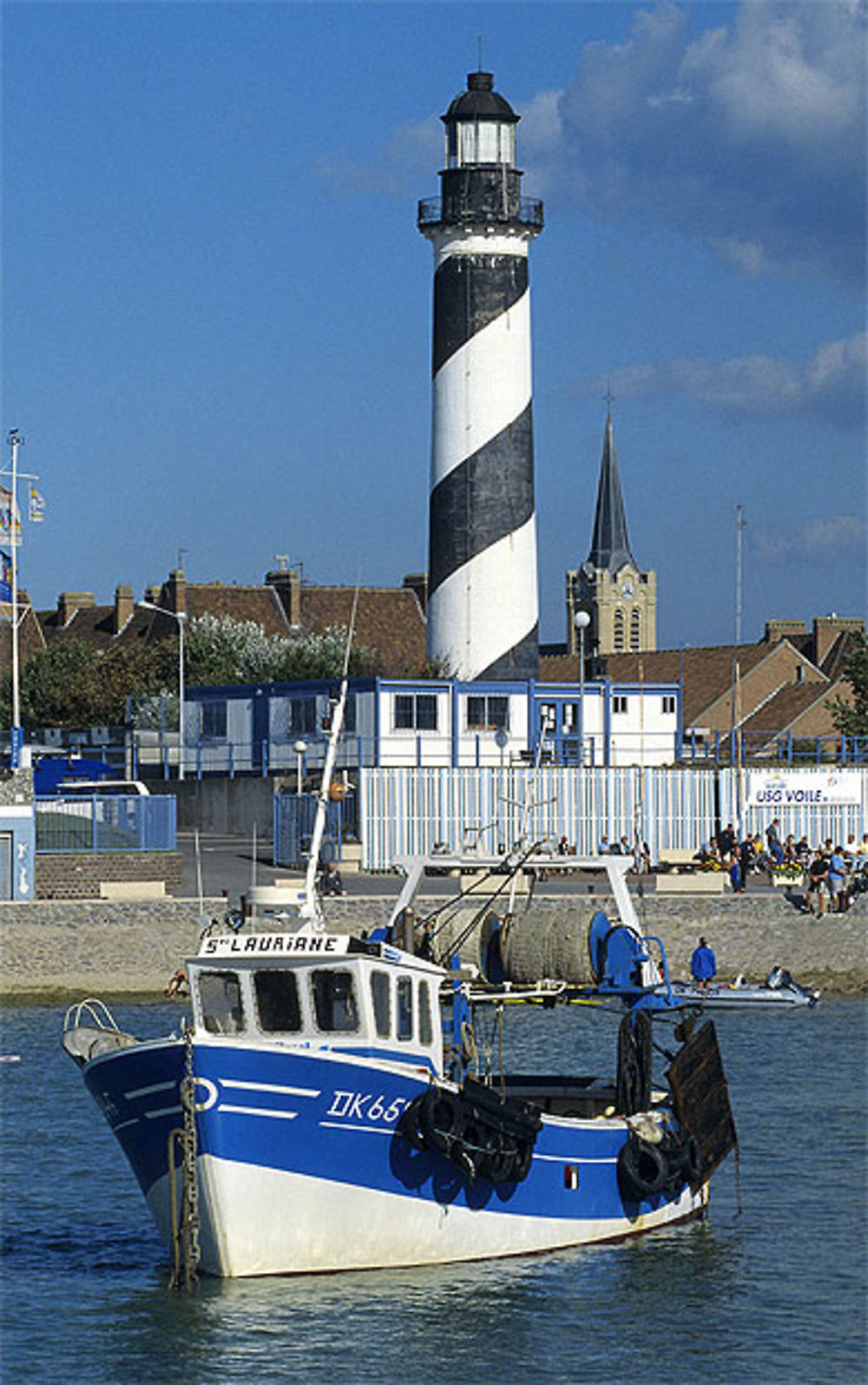 Phare et chenal, Petit-Fort-Philippe