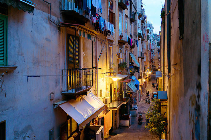 Le Vieux Naples populaire : Spaccanapoli et les quartiers espagnols