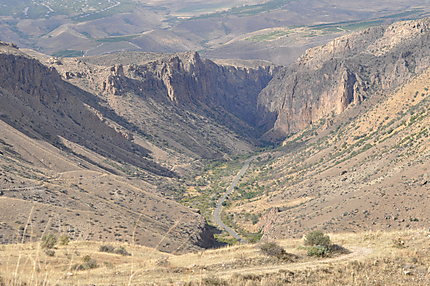 Panorama vu du monastère de Noravank