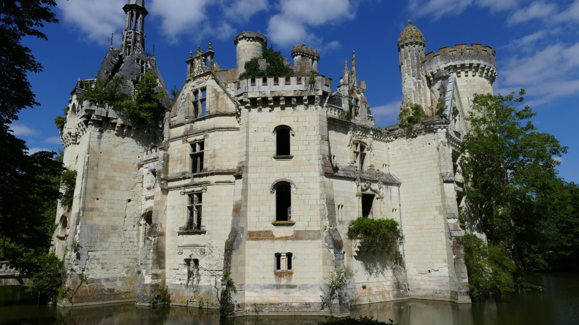 Autre façade du chateau de la Mothe-Chandeniers Autre façade du chateau de la Mothe-Chandeniers