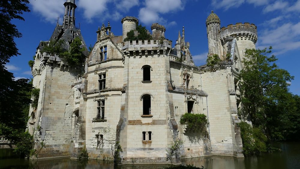 Autre façade du chateau de la Mothe-Chandeniers