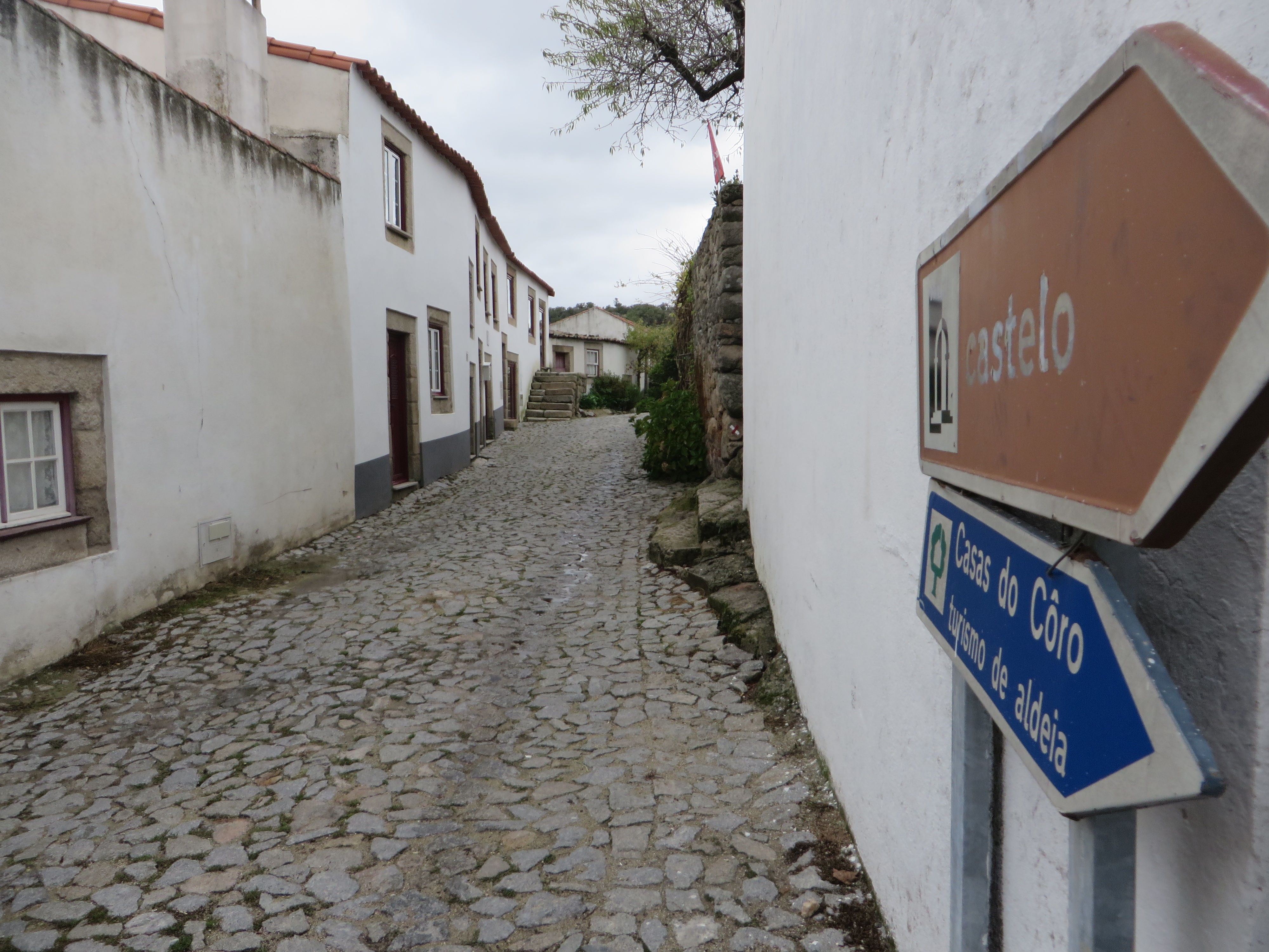 Une rue du village de Freixinho  