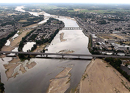 La Loire à Saumur vue d'avion