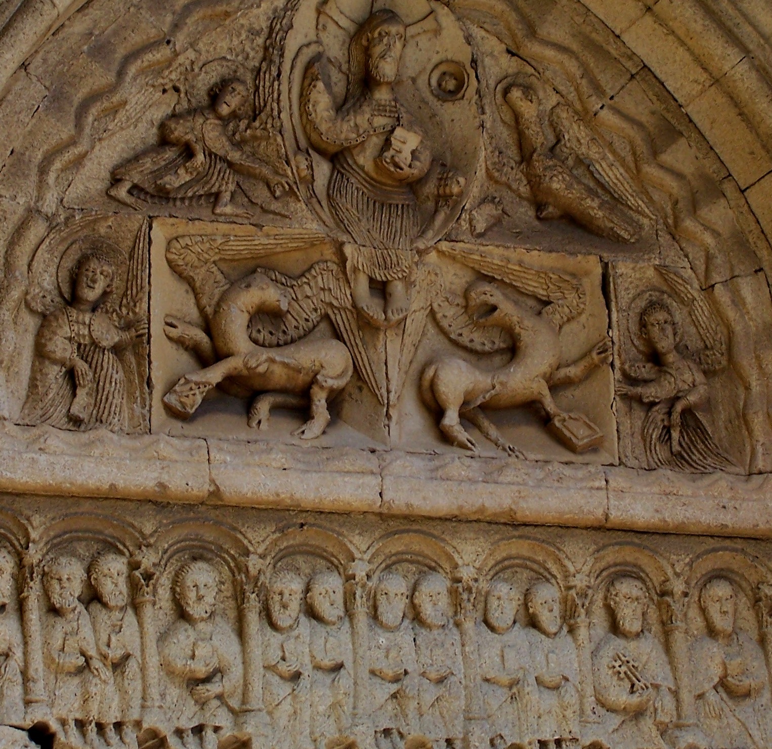 Fresque au dessus de la porte du Prieuré Fresque au dessus de la porte du Prieuré