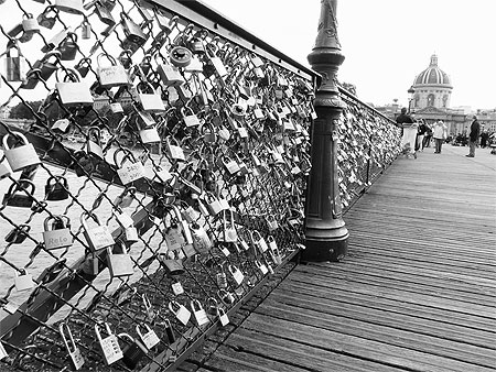 Paris Romantique Ponts Noir Et Blanc Pont Des Arts 1er Arrondissement Paris Routard Com