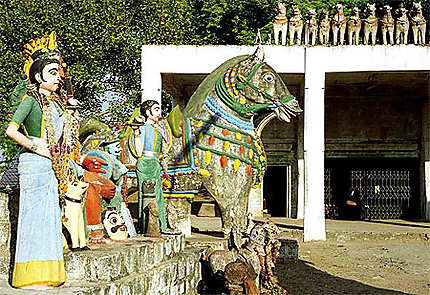 Sur la route de Pondicherry: temple de village