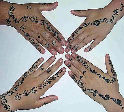 Tatouages au henné et encre de chine d'Essaouira