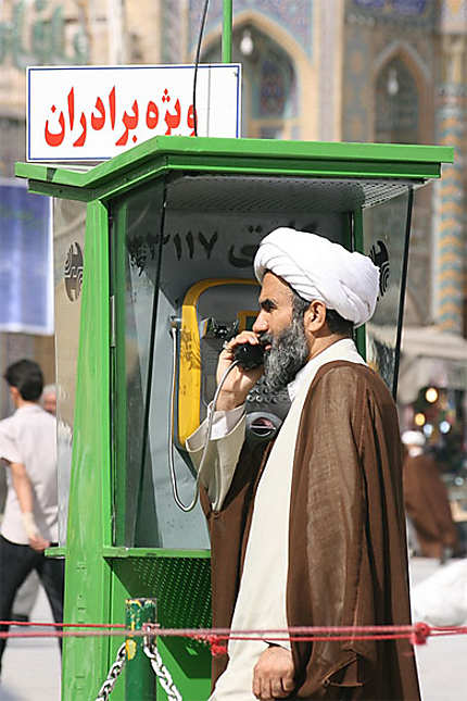 Mollah qui téléphone