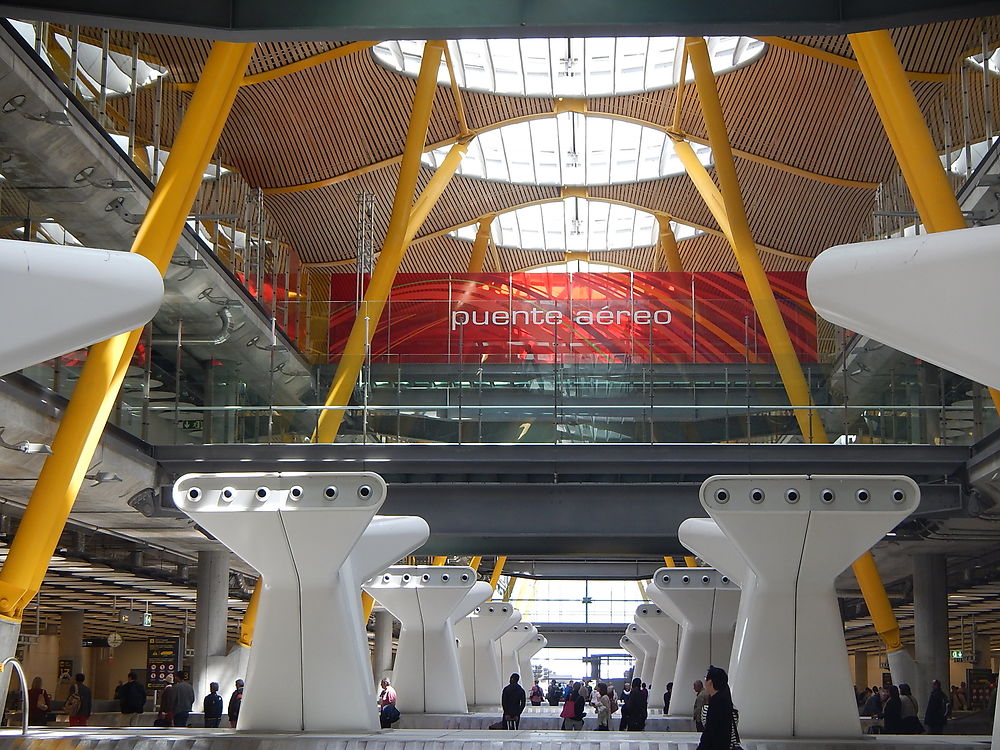 Carrousels à bagages au terminal 4