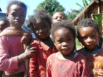 Enfants malgaches des campagnes
