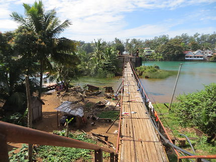 Pont sur le canal des Pangalanes 