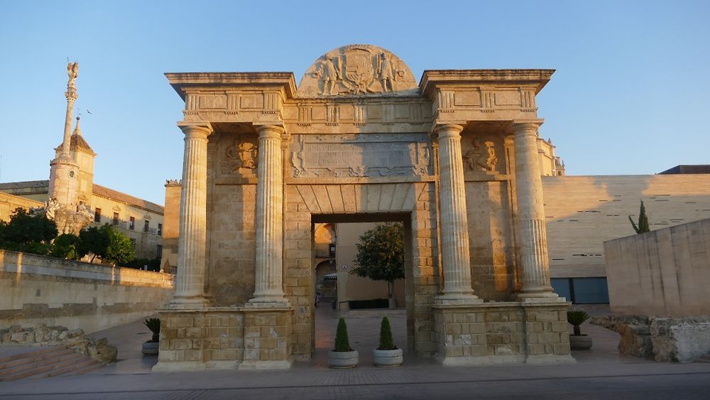 Porte du Pont au lever du soleil