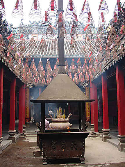 Cour intérieure du temple Thien Hau 