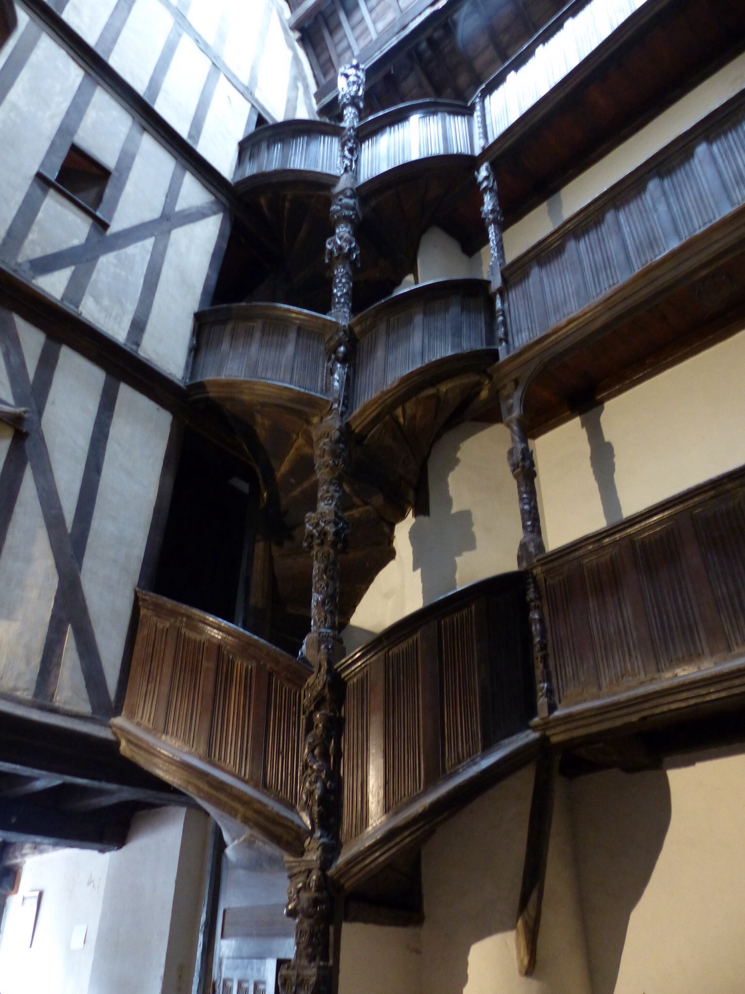 L'escalier de la maison dite de La Duchesse Anne L'escalier de la maison dite de La Duchesse Anne