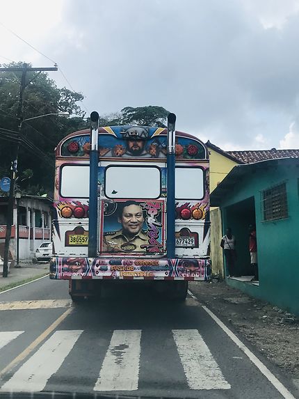 Bus locaux à Portobelo