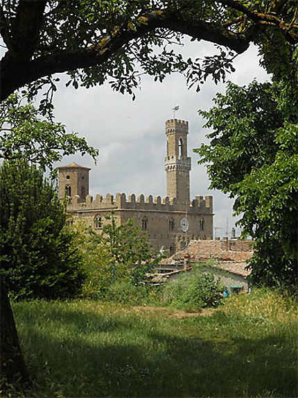 Palazzo dei Priori et sa tour crénelée