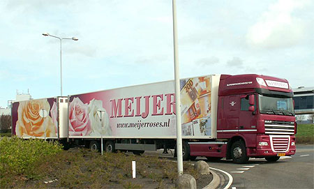 Le marché aux fleurs d'Aalsmeer - les camions sont souvent décorés (bien sûr) avec des fleurs ! Le marché aux fleurs d'Aalsmeer - les camions sont souvent décorés (bien sûr) avec des fleurs !